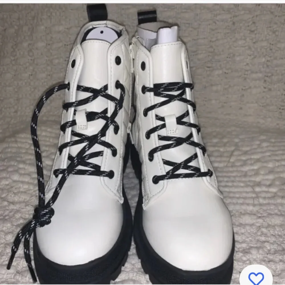 Wonder Nation Girls Ivory Quilted Combat Boots Size 1 NEW